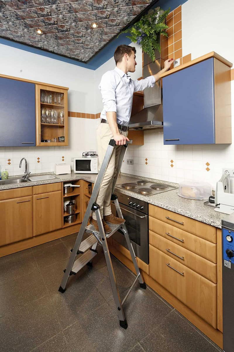 Krause Monto Stehleiter Safety PlusLine 127914 - Einsatzbeispiel