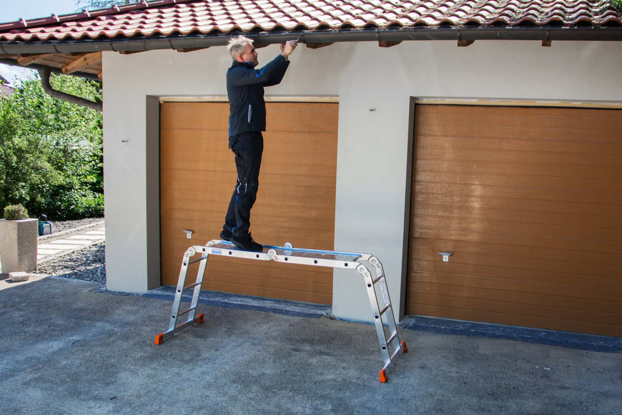Krause Monto Gelenkleiter Multimatic 4 x 3 Sprossen 120687 - Einsatzbeispiel