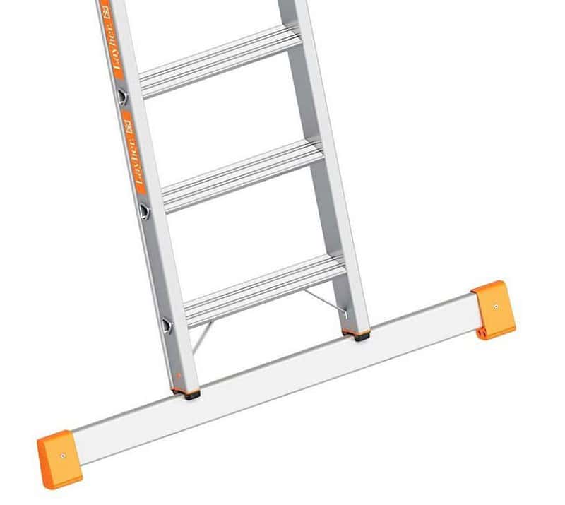 Layher Schiebeleiter mit Stufen 1032 Quertraverse für sicheren Stand