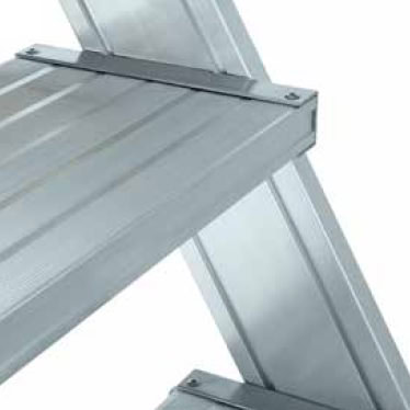 Munk Alu-Treppe 45° mit Plattform Stufenbreite 600 mm - Stufenbelag geriffelt