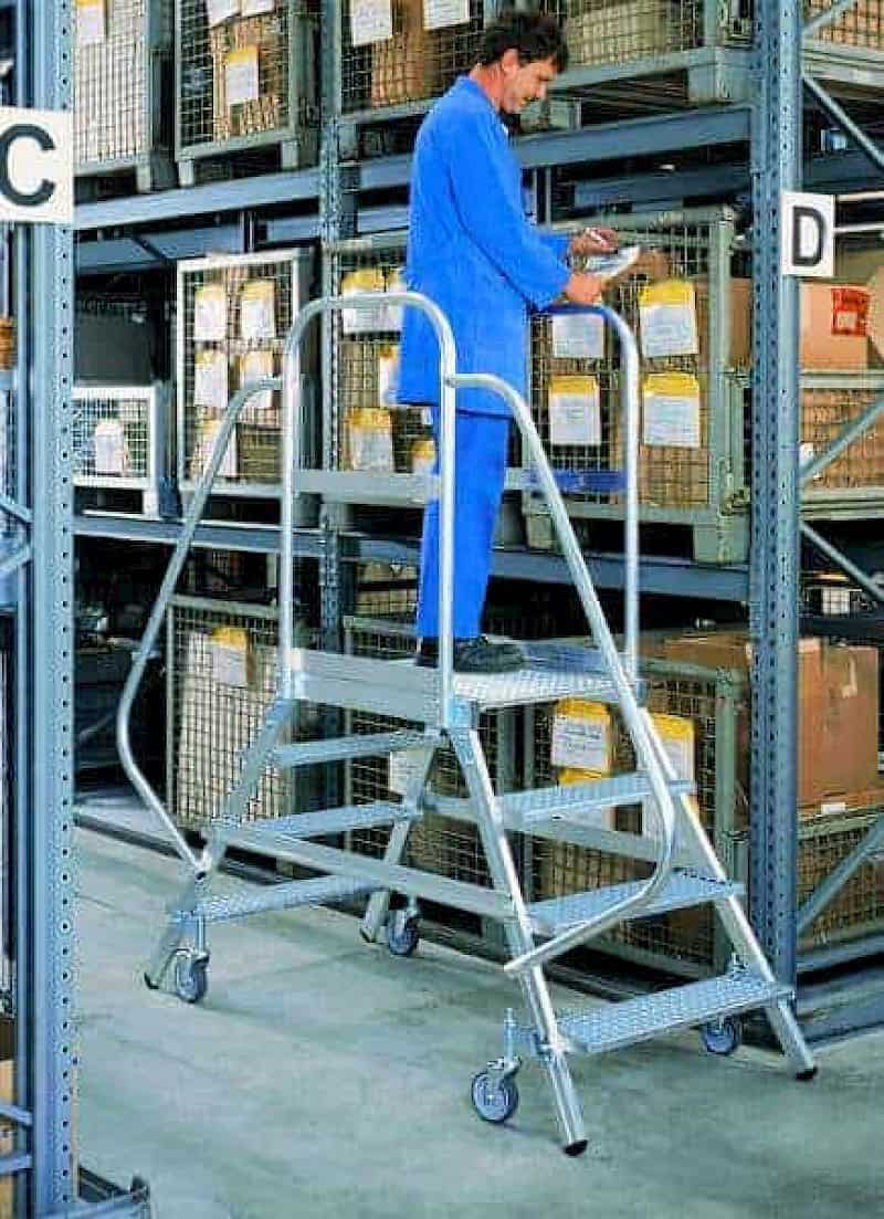 Munk Podesttreppe beidseitig begehbar Beispiel