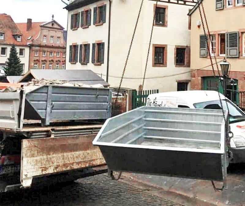 Layher Bautechnik Mehrzweck-Container Kraneinsatz